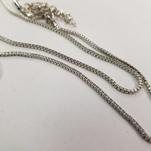 Box Chain w/ Crystal Pendant - Picture 3 of 3